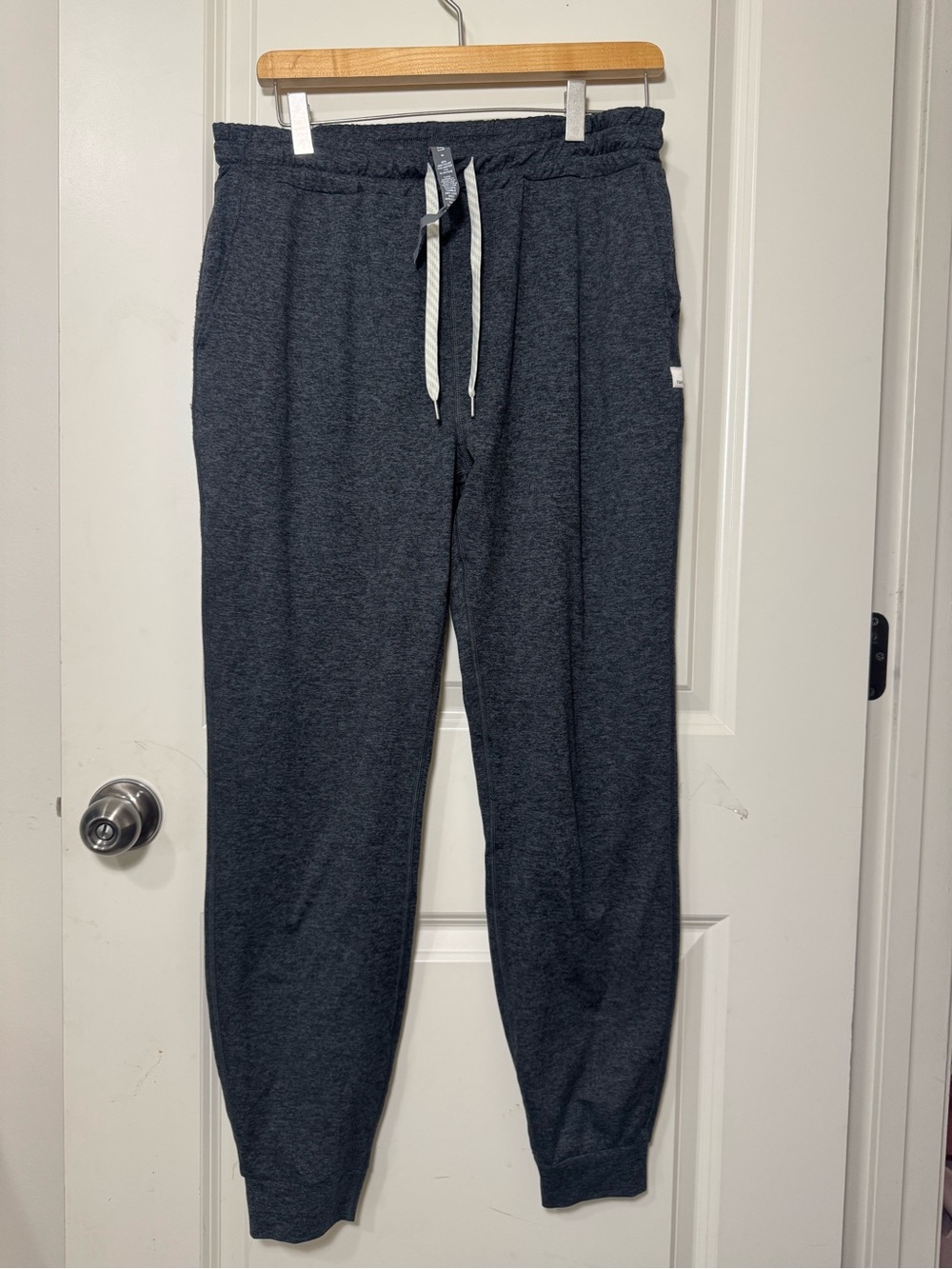 Vuori Gray Performance Jogger women’s size M